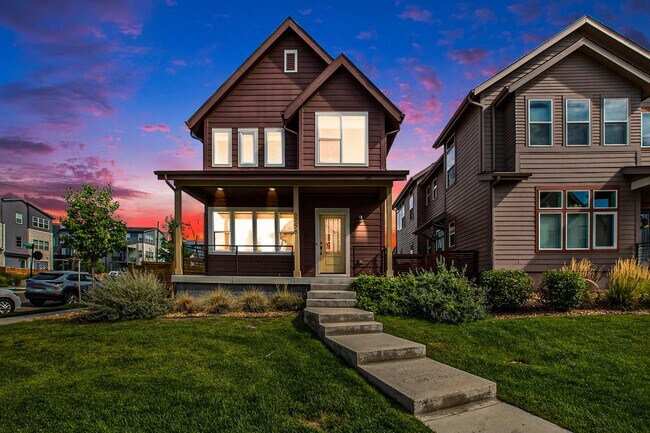 Building Photo - Gorgeous 4 Bed, 3.5 Bath Home in North West Denver
