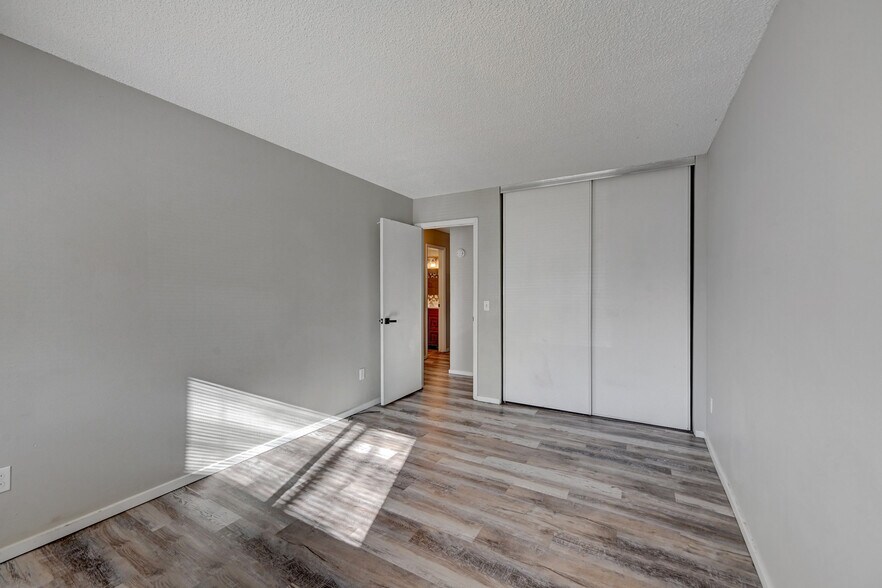 Building Photo - 5770 E Warren Ave