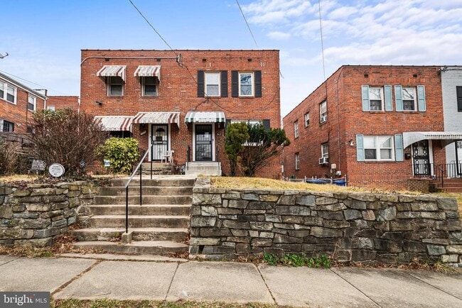 Building Photo - 2412 18th St SE