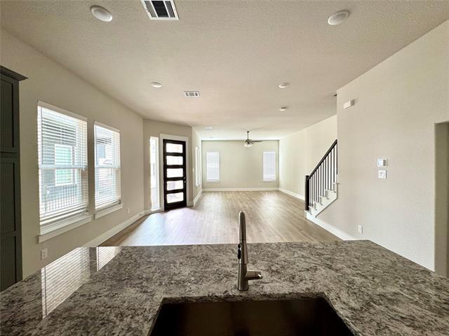 Building Photo - 805 Meadowcrest Dr