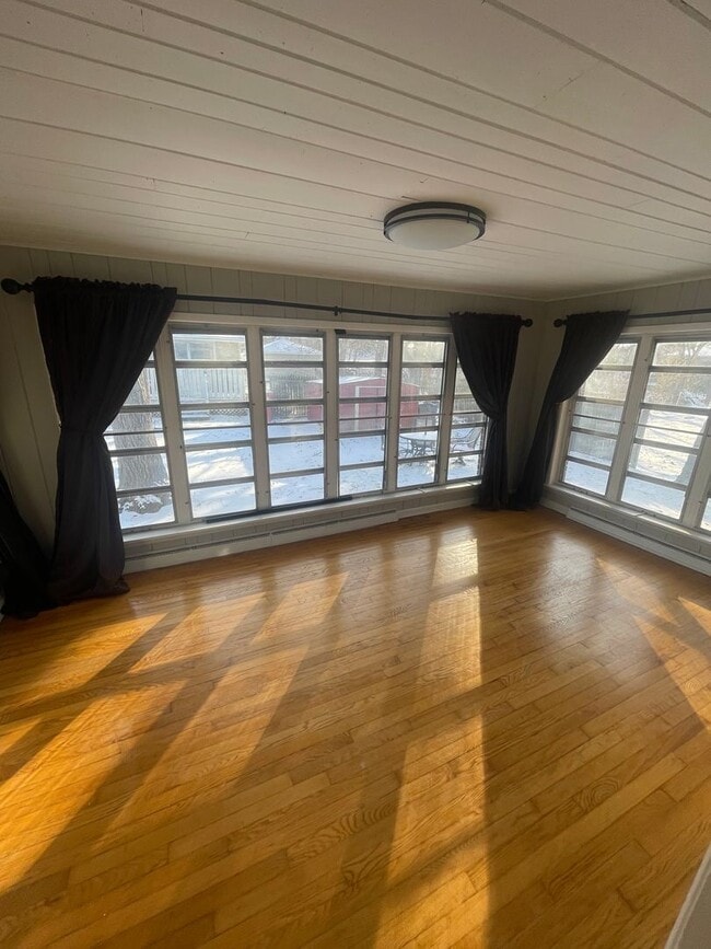 Building Photo - Charming Custom Home in Miller Beach!