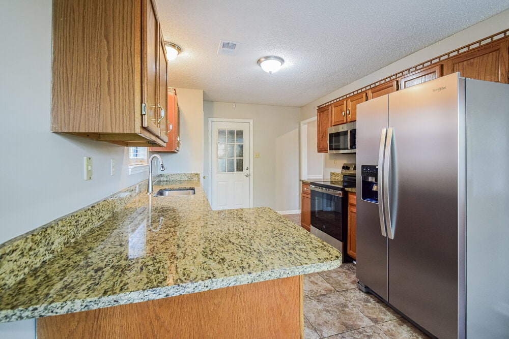 Building Photo - 7117 Goodman Ridge Dr