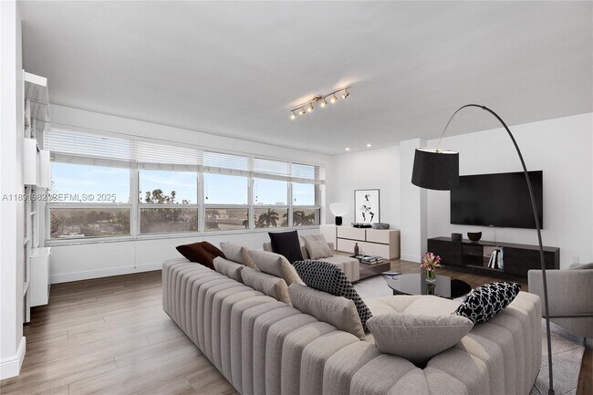 Building Photo - 4925 Collins Ave