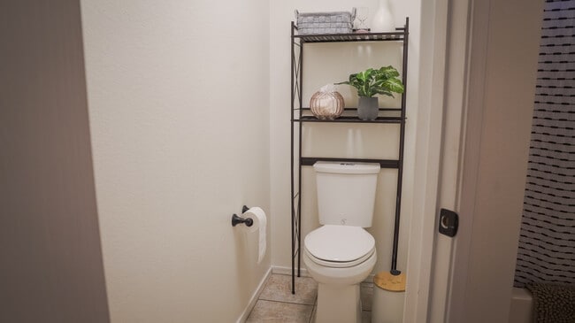 Building Photo - 3915 E Renee Dr