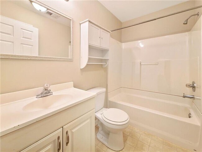 Building Photo - 140 Brook Cir SE