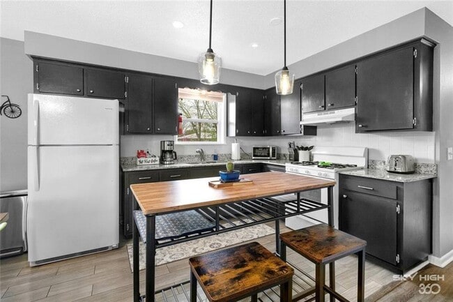 Building Photo - 110 SE 13th St