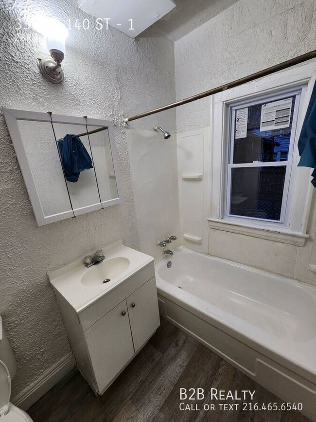 Building Photo - 3318 E 140th St