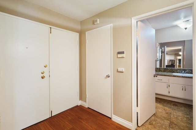 Building Photo - 2 Bed / 2 Bath in Old Town Pasadena
