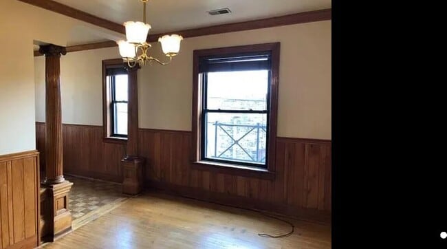 Building Photo - 526 W National Ave