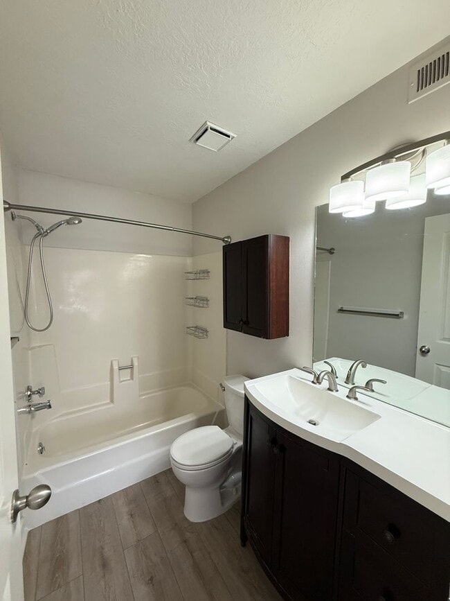 Building Photo - Beautiful 2 bedroom/2 bathroom condo with Mountain View’s