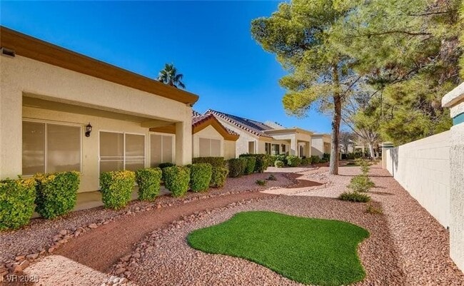 Building Photo - 8512 Desert Holly Dr