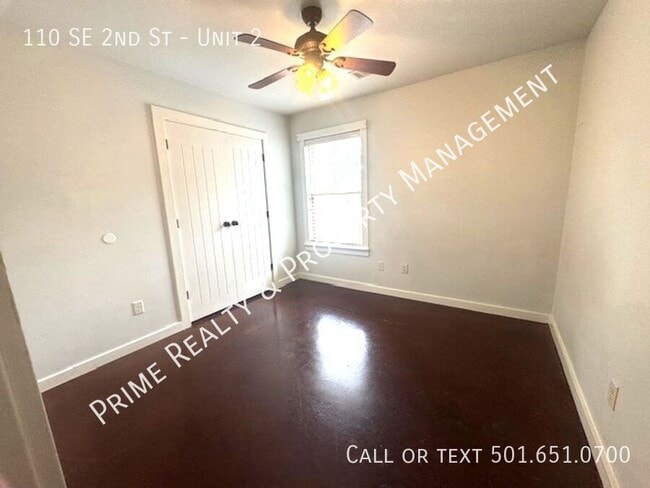 Building Photo - 110 SE 2nd St