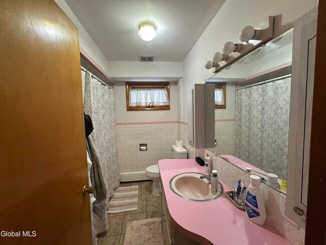 Building Photo - 4 University Pl