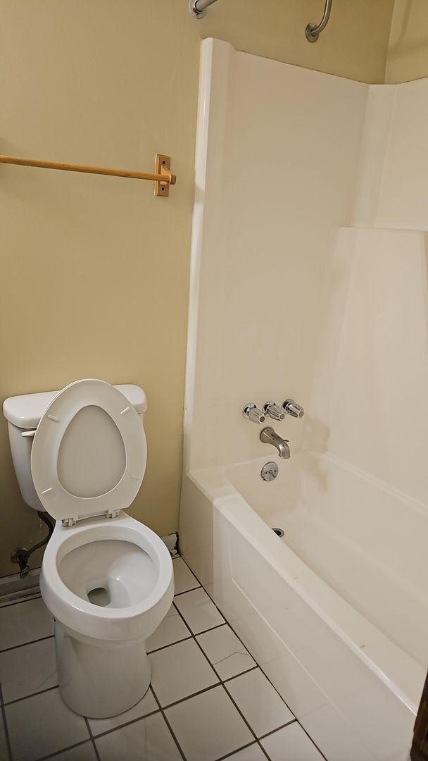 Building Photo - *AMAZING MOVE IN SPECIAL* Renovated 3 Bedroom/2.5 Bath Home For Rent!  Convenient Jonesboro Locat...