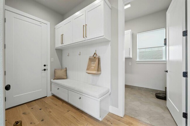 Building Photo - 14908 Oklahoma St