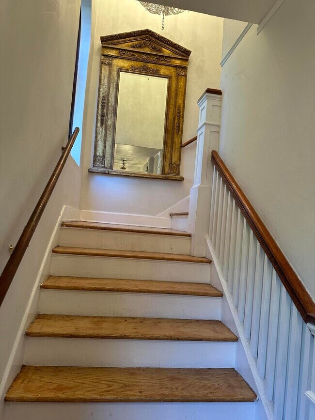 Building Photo - 258 Seminole Ave