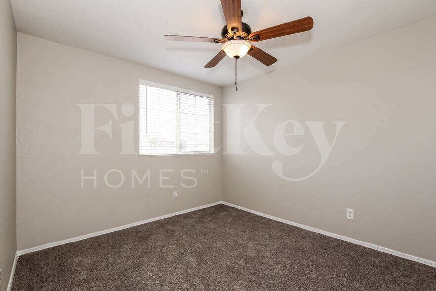 Building Photo - 9156 W Quail Ave