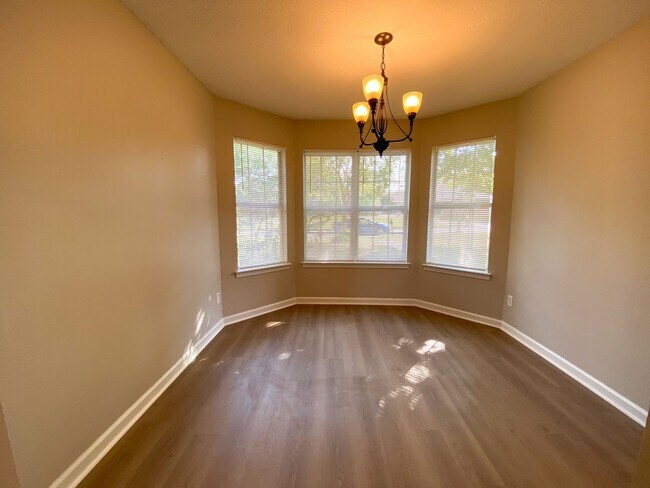 Building Photo - 3 bed, 2 bath home with wonderful curb appeal near N. Germantown Parkway.