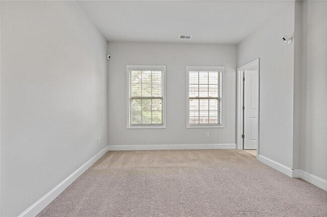 Building Photo - 1097 Township Square
