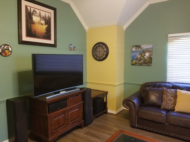 Private Living Room - 3205 Thornbird Ln