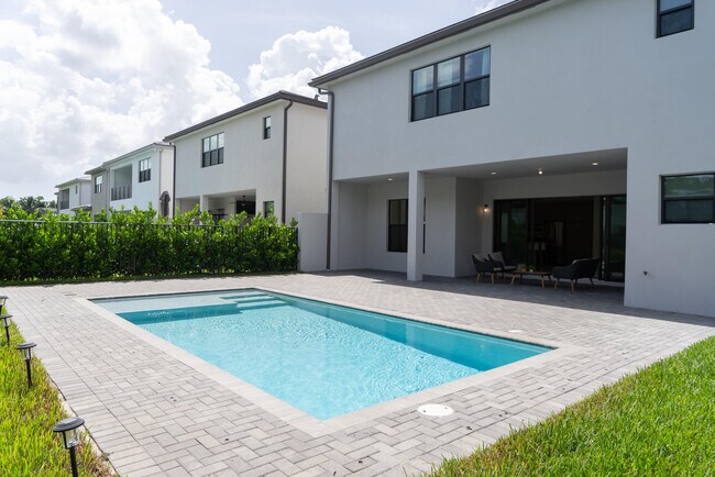 Building Photo - 8151 Laurel Falls Dr