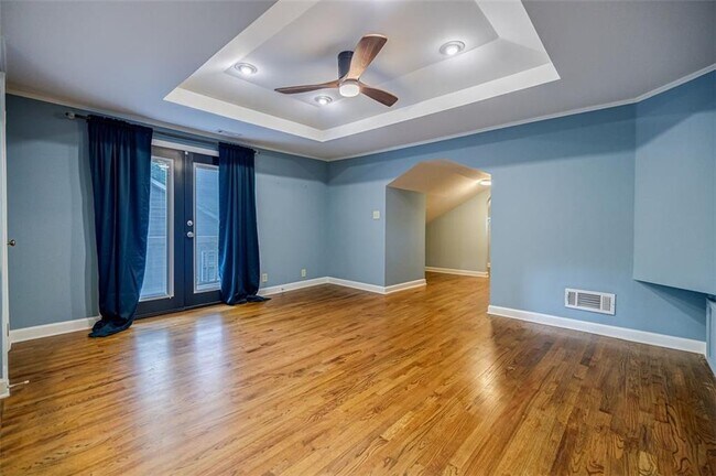 Building Photo - 183 Locust St NE