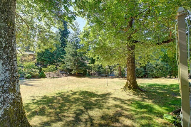 Building Photo - 4Bd/2.5Ba Mercer Island House