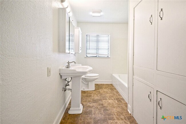 Building Photo - 268 E Mill St