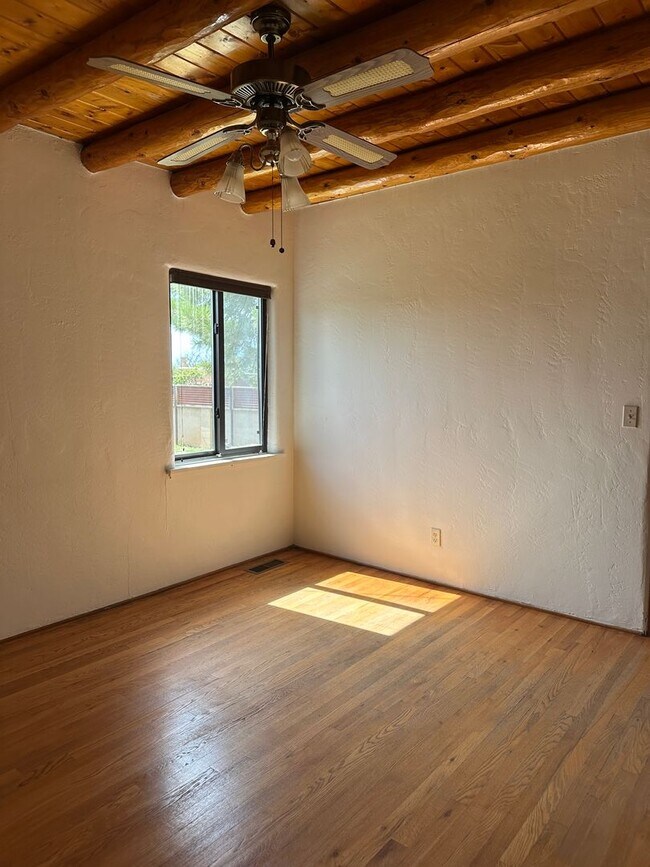 Building Photo - 1361 Santa Rosa Dr