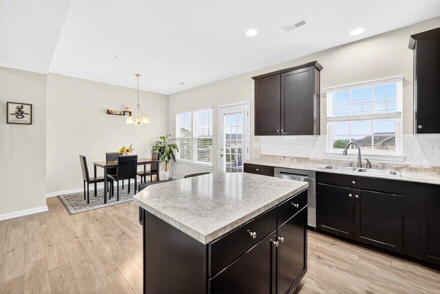 Building Photo - 380 Sunrise Dr