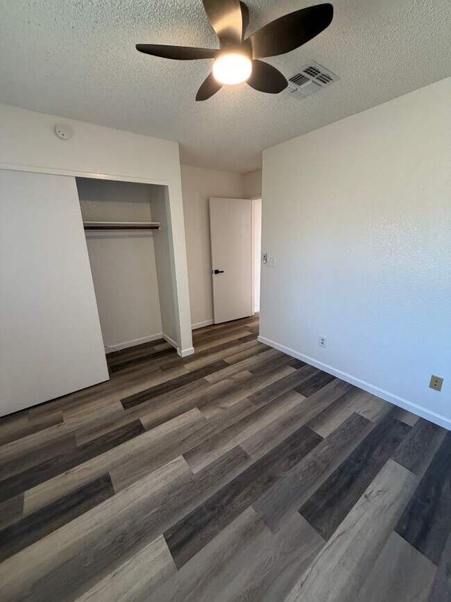 Building Photo - Updated 2 Bedroom 2 Bath with Office Near Fort Huachuca
