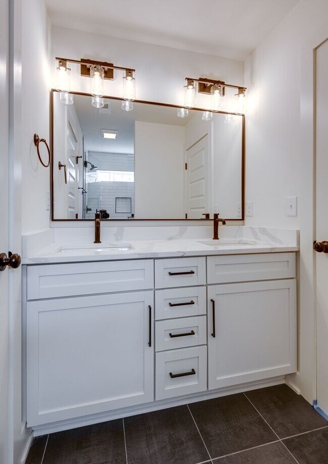 Building Photo - Bright + Modern 4BR in Walkable Inglewood — Available Dec 1