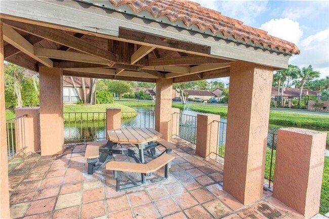 Building Photo - Stunning All Upgraded 2/2 Condo x Rent @ Winter Park Village next to Full Sail !