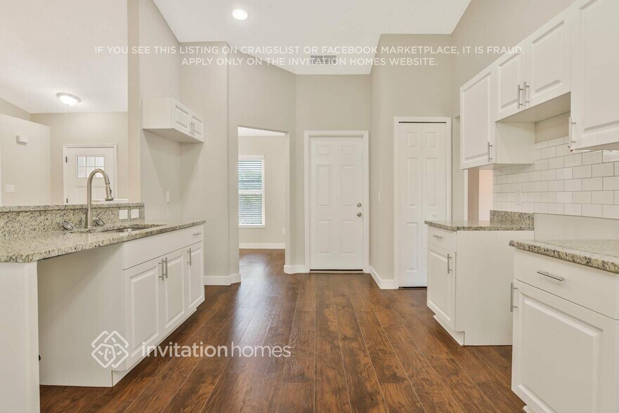 Building Photo - 15528 Hidden Lake Cir