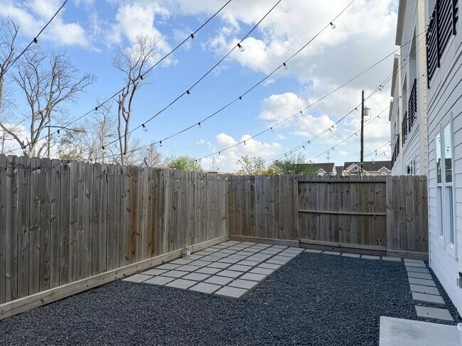 Building Photo - 2335 Paul Quinn St