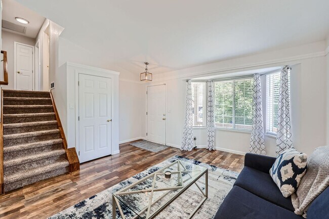 Building Photo - Evolve Real Estate: Fantastic Home with Large Yard Available for Move in on August 2nd