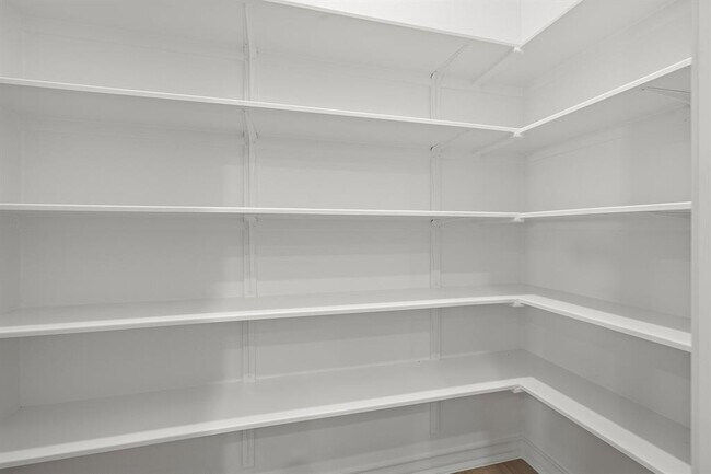 Building Photo - 307 Flowers Ave