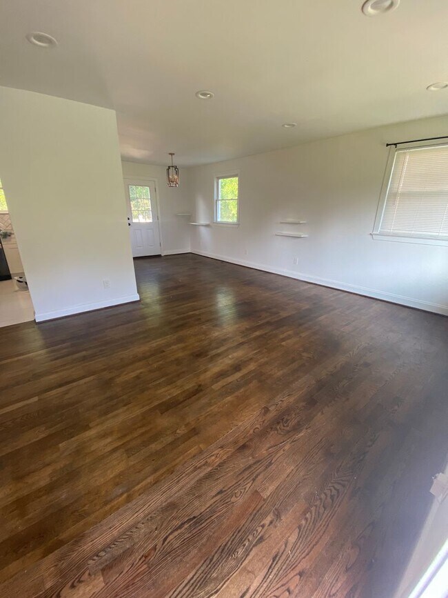 Building Photo - Stylish 5 Bedroom home in Fort Washington