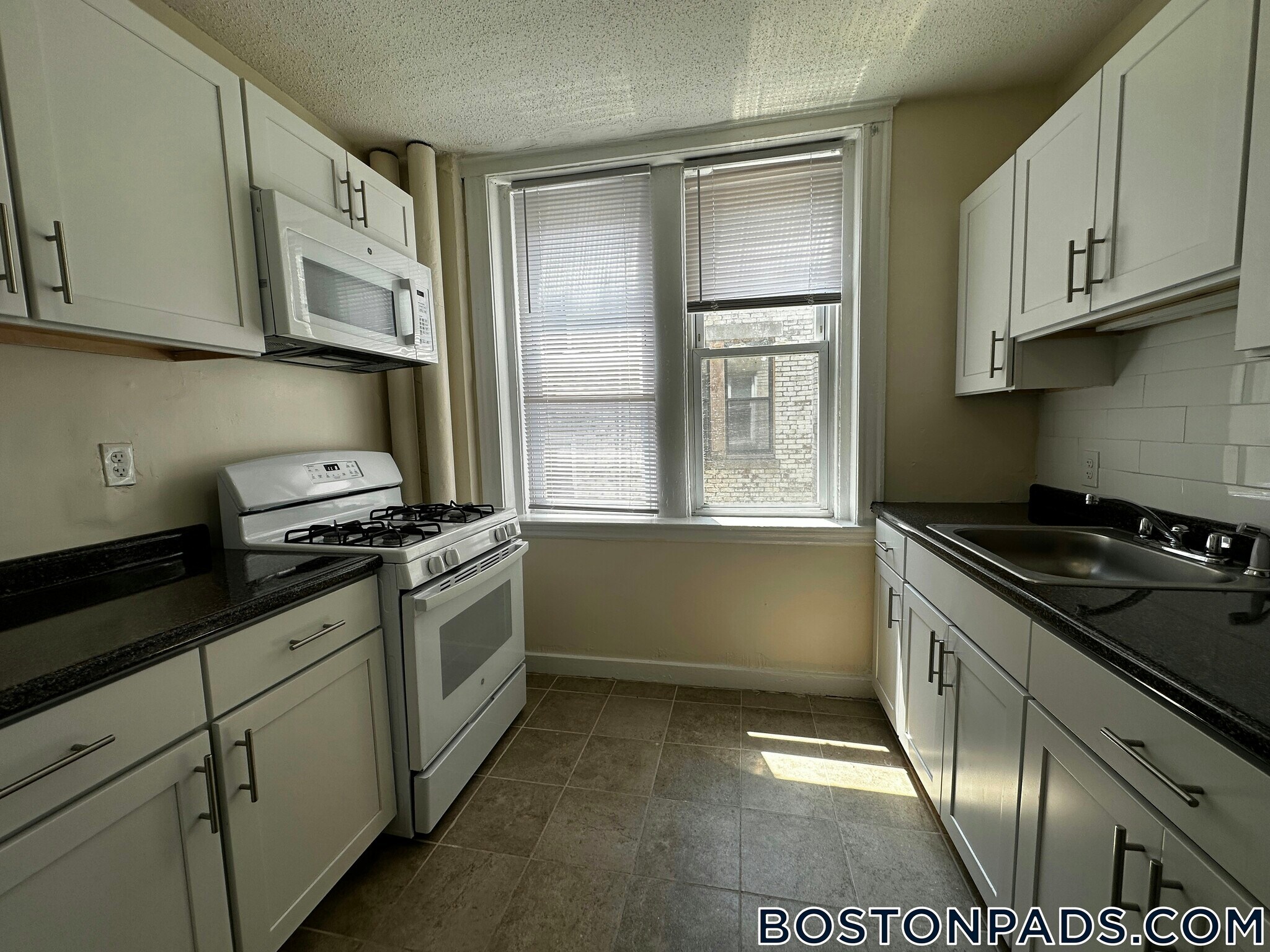 Building Photo - 5 Barrows St