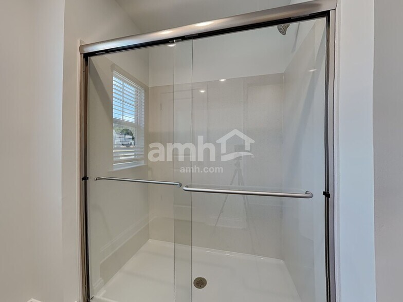 Building Photo - 1120 Livengood Wy