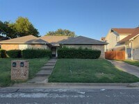 Building Photo - 4011 Ridgebrook Dr