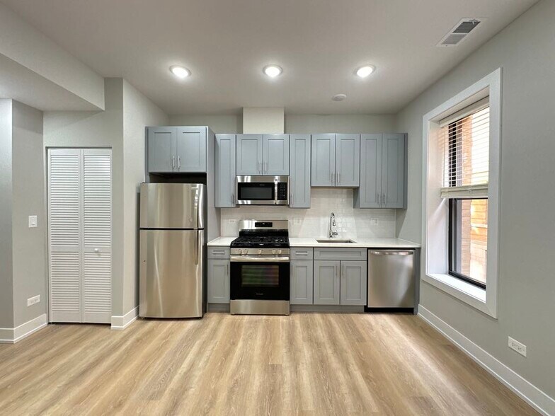 Building Photo - 433 W Belden Ave