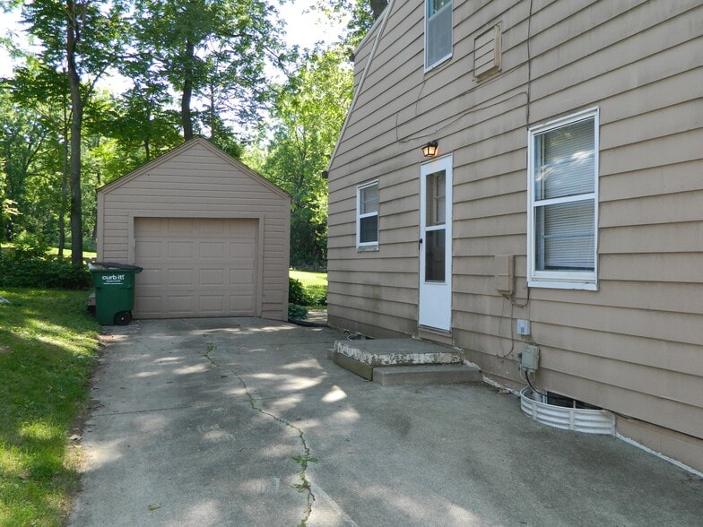 Building Photo - 1145 65th St