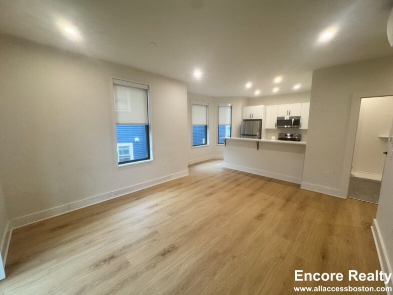 Building Photo - 69 Bailey St