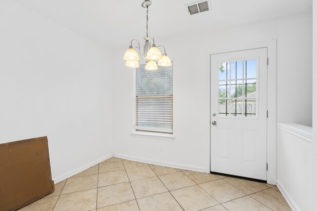 Building Photo - 210 Laceleaf Ln