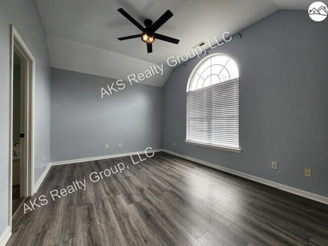 Building Photo - 617 Parkside Cir