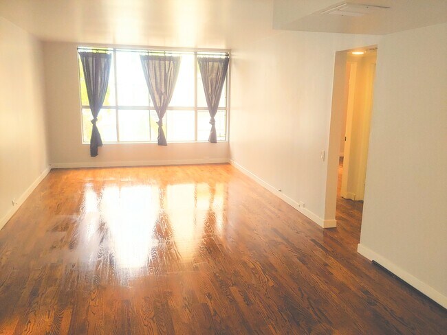 Building Photo - 500 Evergreen St