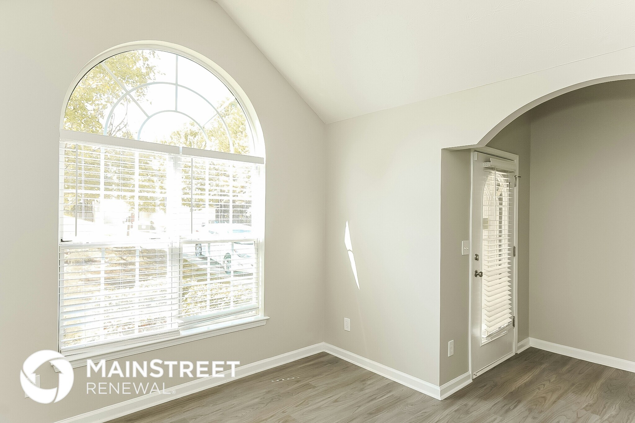 Building Photo - 3230 Diamond Blf