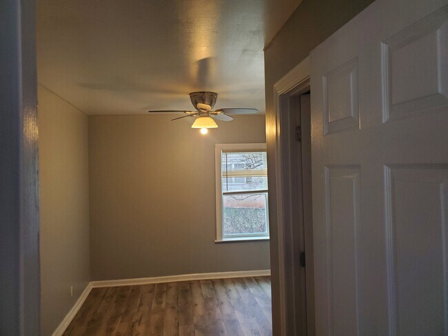 Building Photo - 1409 E Market St