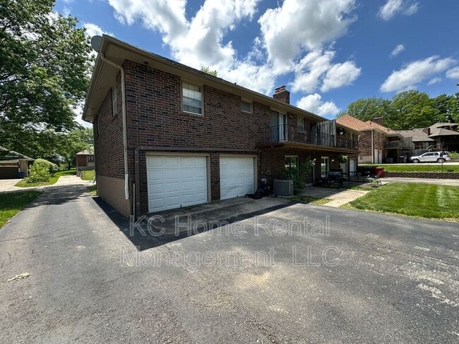 Building Photo - 209 NW Highland Ln